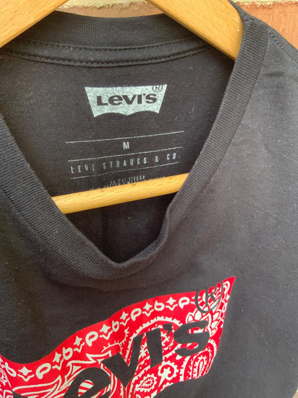Levi’s batwing T-shirt medium