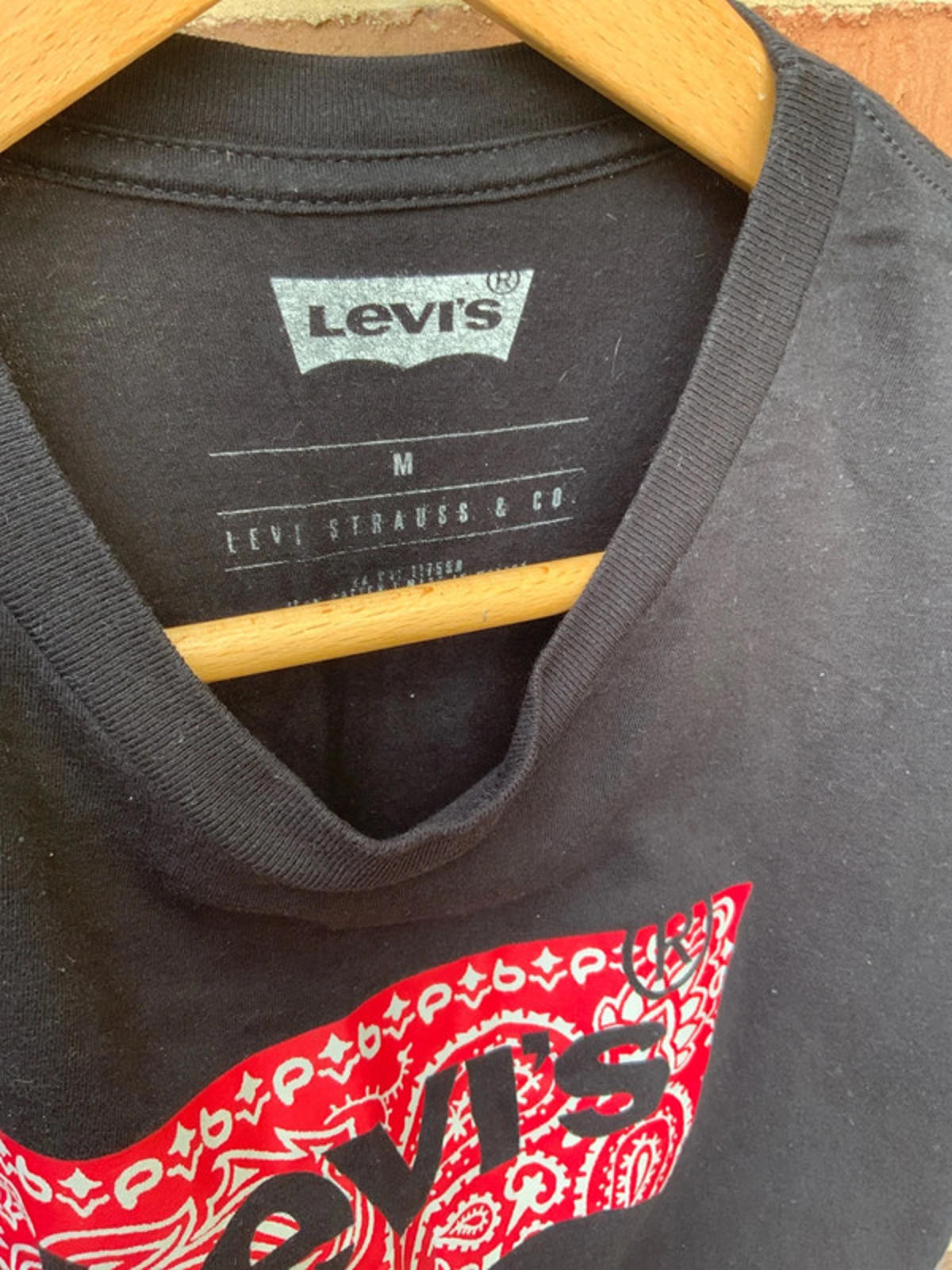 Levi’s batwing T-shirt medium
