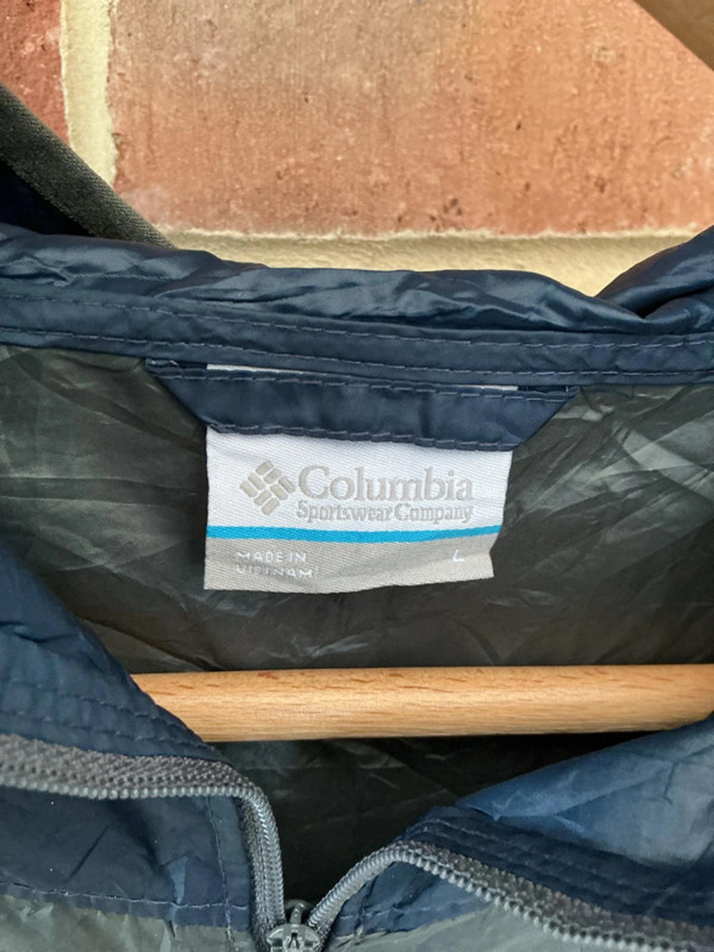 Columbia Sportswear Company UMass Dartmouth Navy Windbreaker Jacket Size L