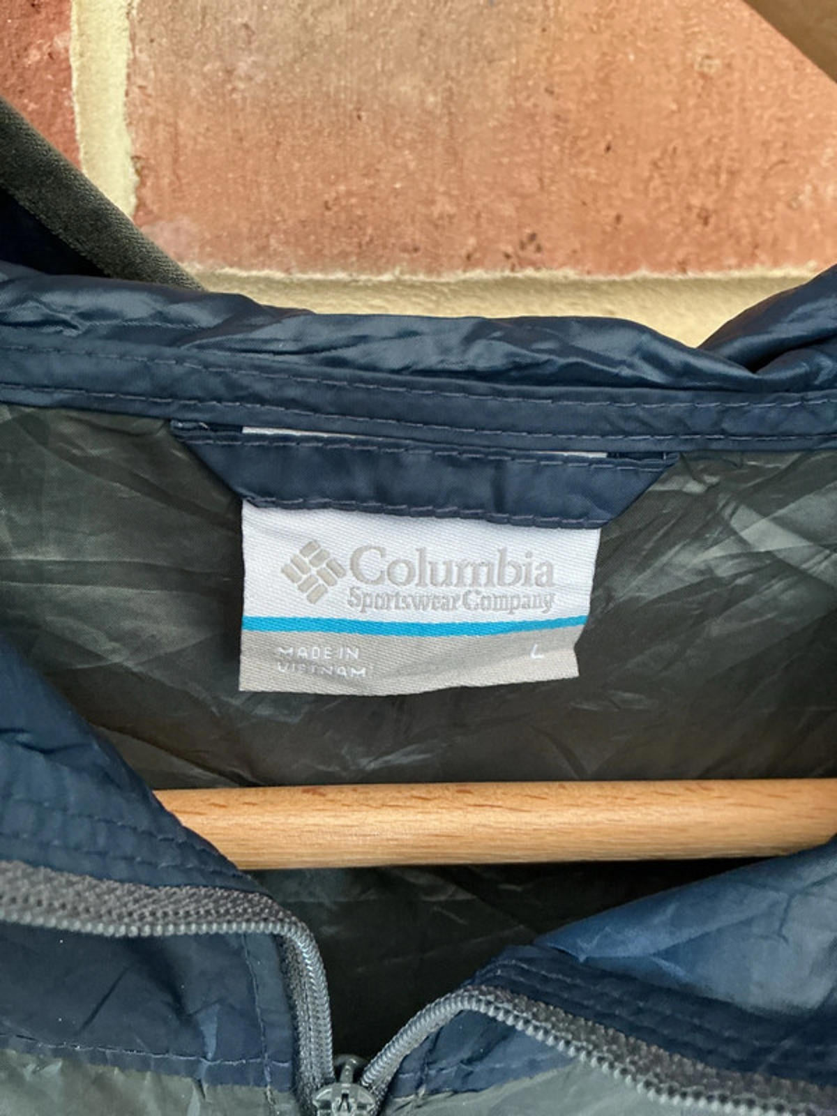 Columbia Sportswear Company UMass Dartmouth Navy Windbreaker Jacket Size L