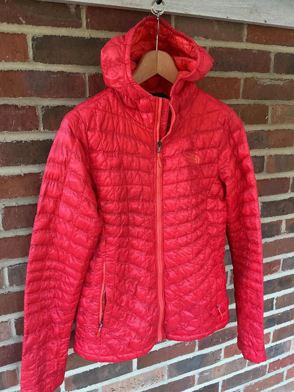 The North Face Women's Thermoball Jacket Medium Coral Very Good Condition