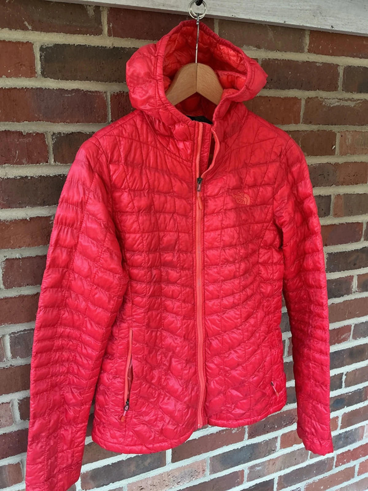 The North Face Women's Thermoball Jacket Medium Coral Very Good Condition