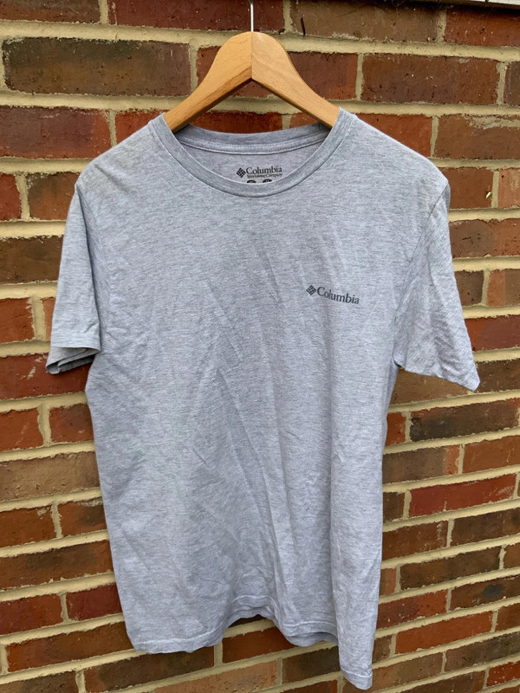 Columbia Grey Grizzly Bear Graphic T-Shirt Size M Casual Outdoor Wear