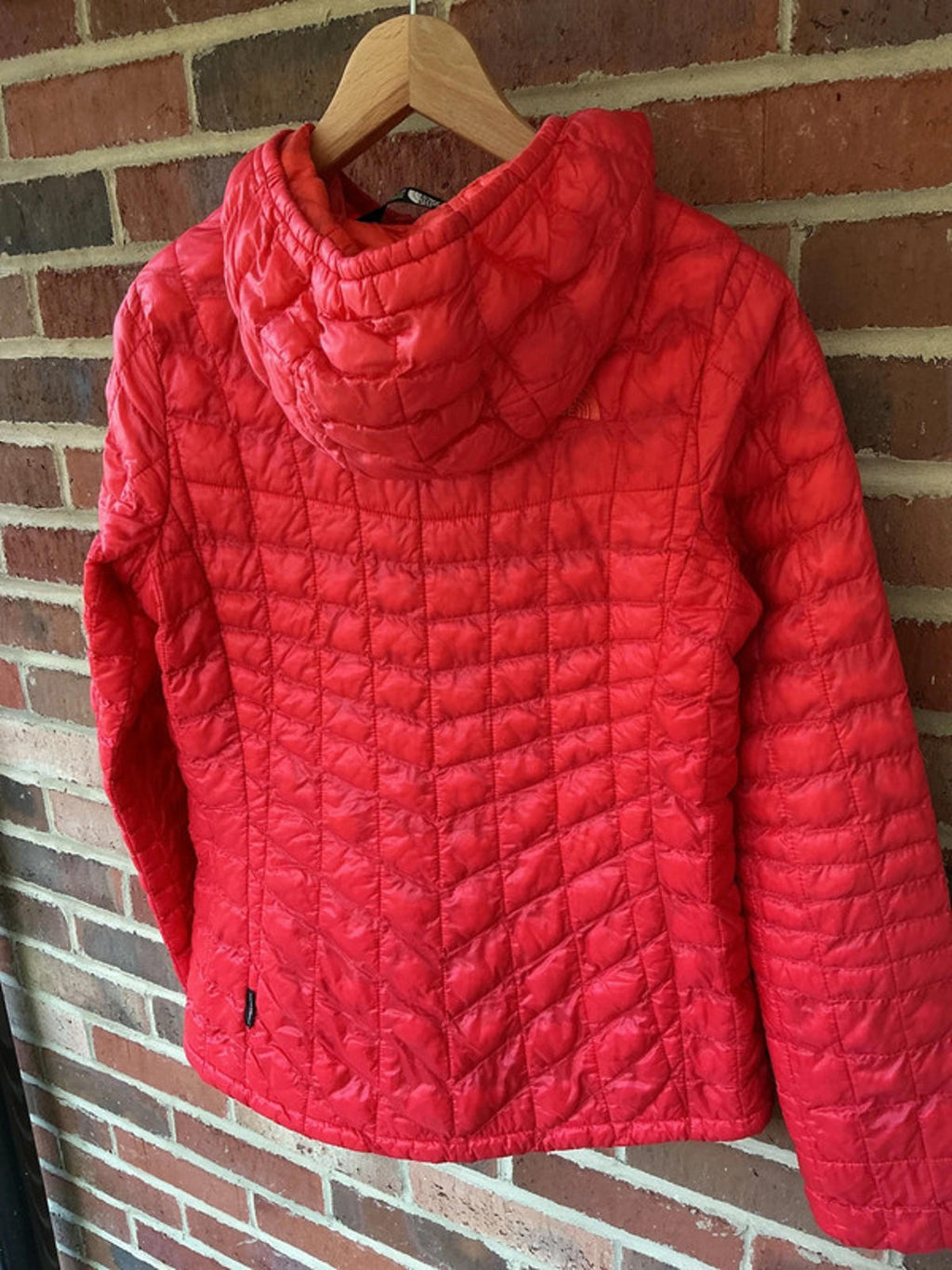 The North Face Women's Thermoball Jacket Medium Coral Very Good Condition
