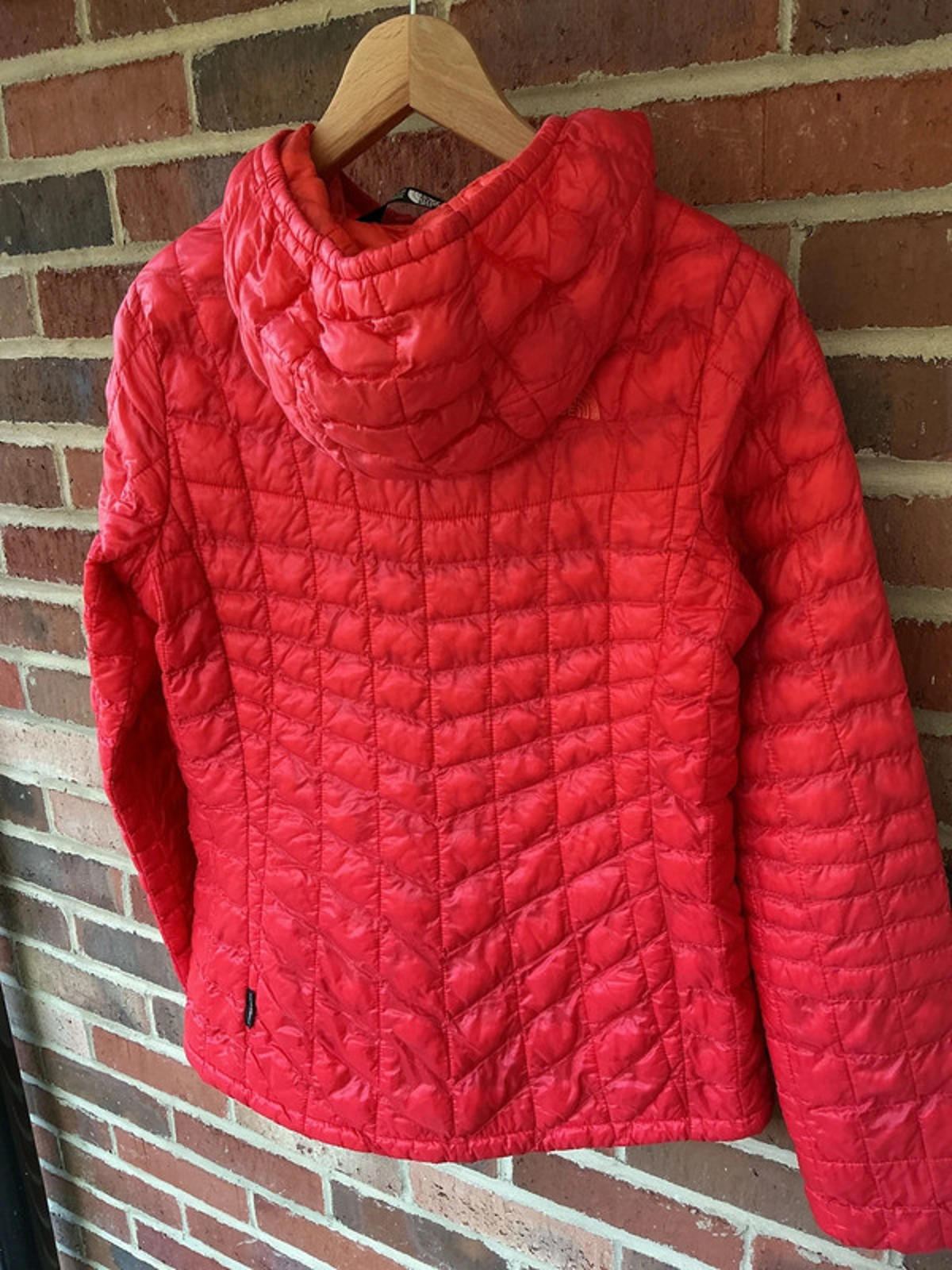 The North Face Women's Thermoball Jacket Medium Coral Very Good Condition