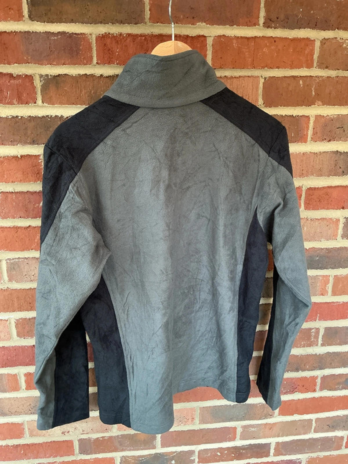 Columbia Grey and Black Fleece Jacket Size M Outdoor Casual Warm Layer