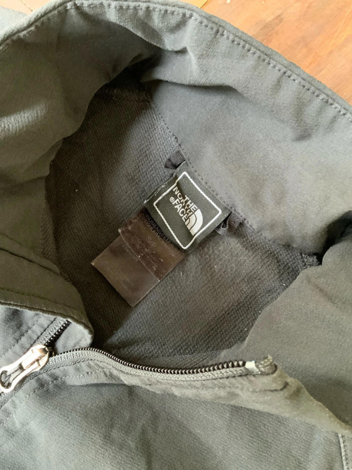 The north face ladies small apex windbreaker