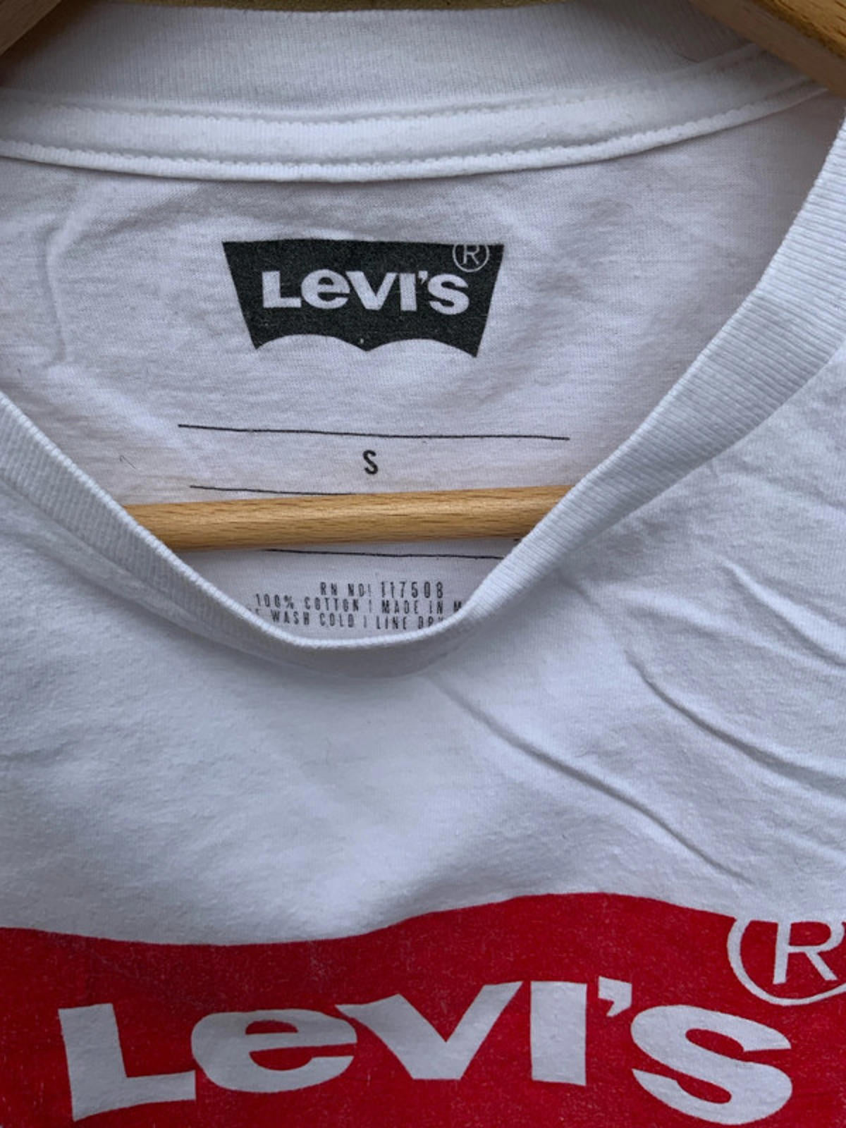 Levi’s batwing T-shirt small