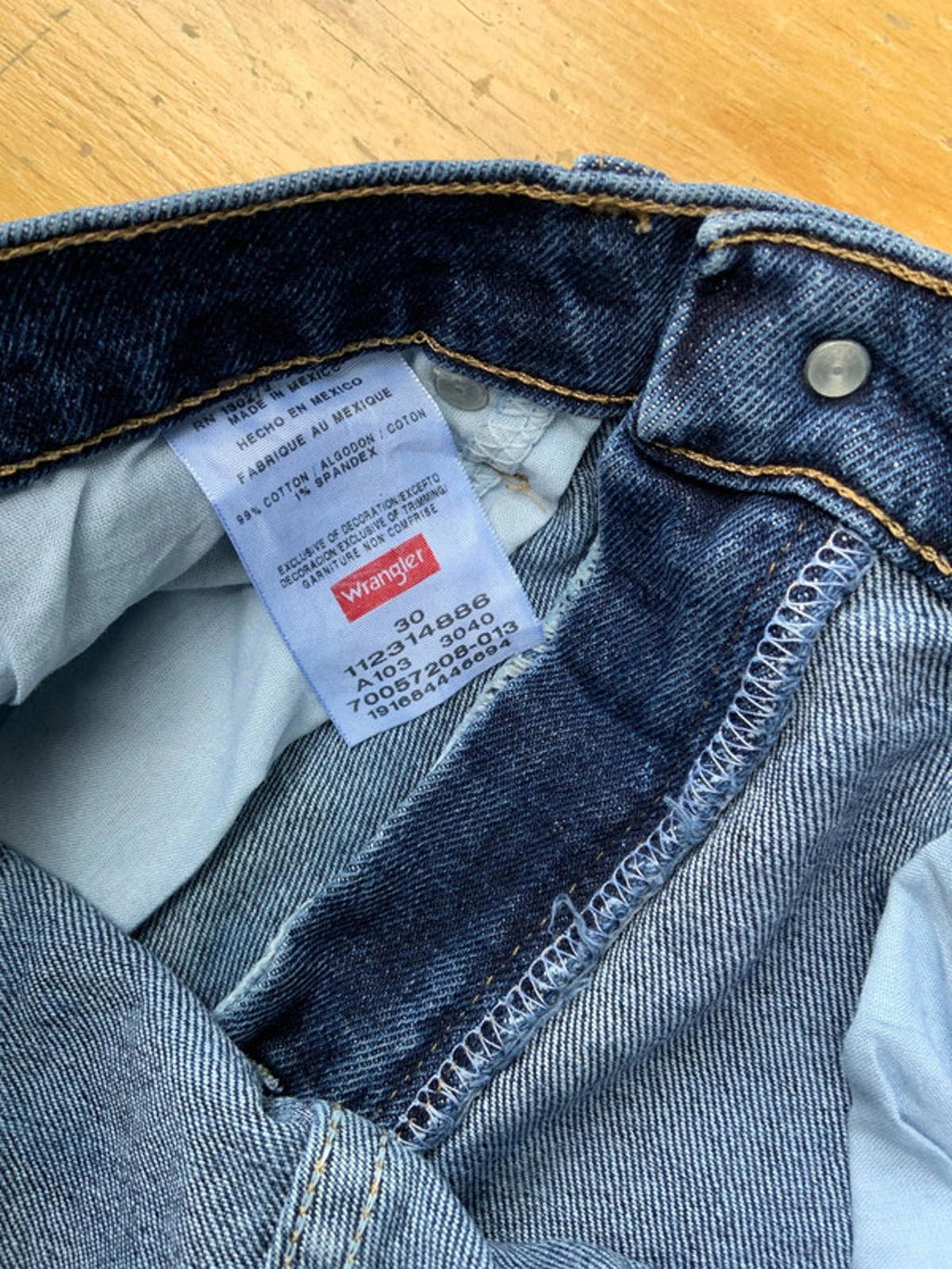 Wrangler denim shorts 30w small