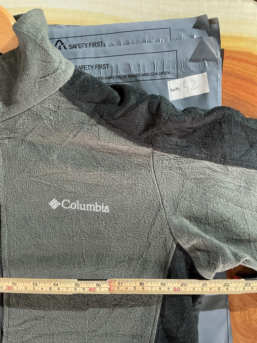 Columbia Grey and Black Fleece Jacket Size M Outdoor Casual Warm Layer