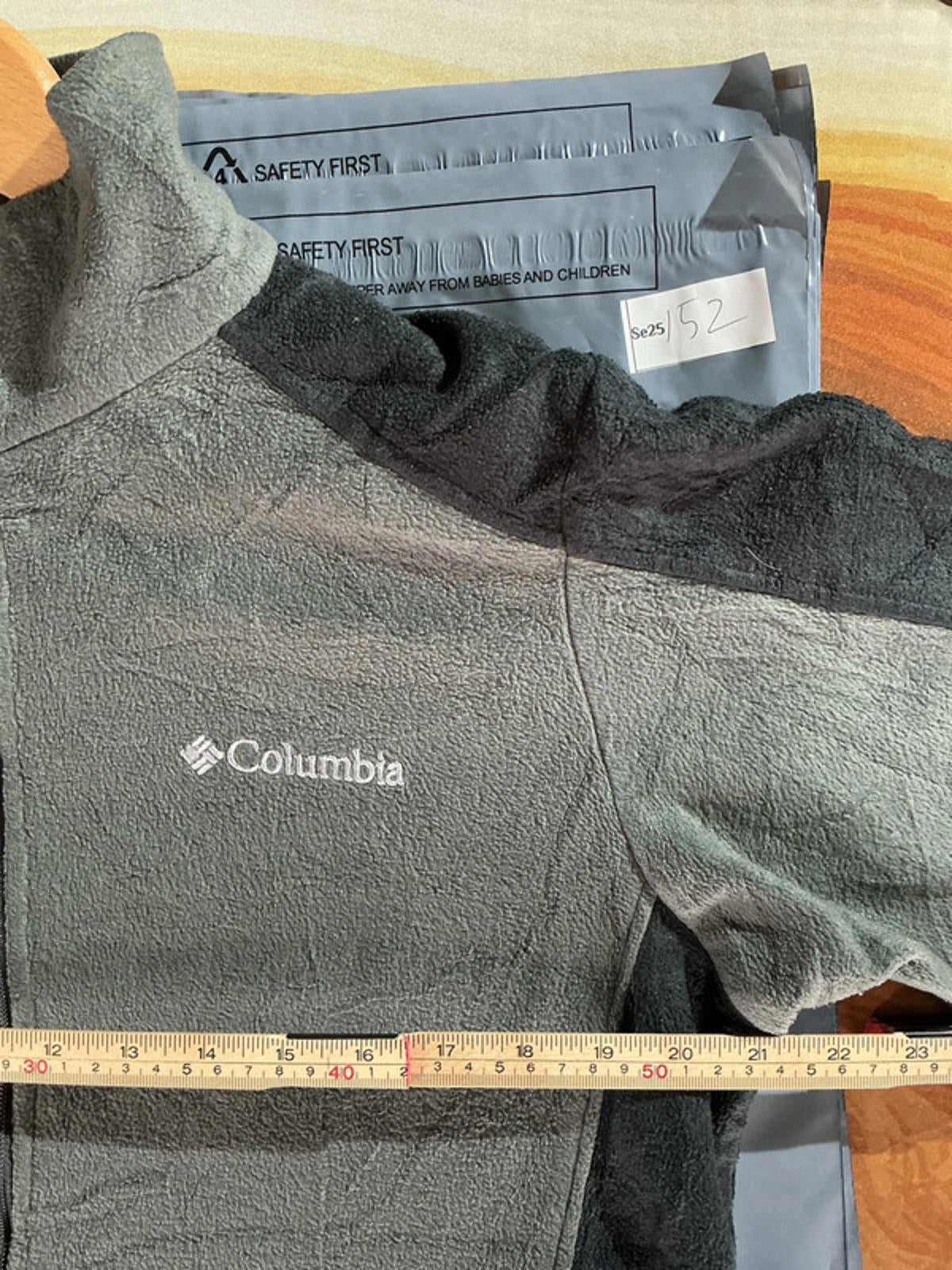 Columbia Grey and Black Fleece Jacket Size M Outdoor Casual Warm Layer