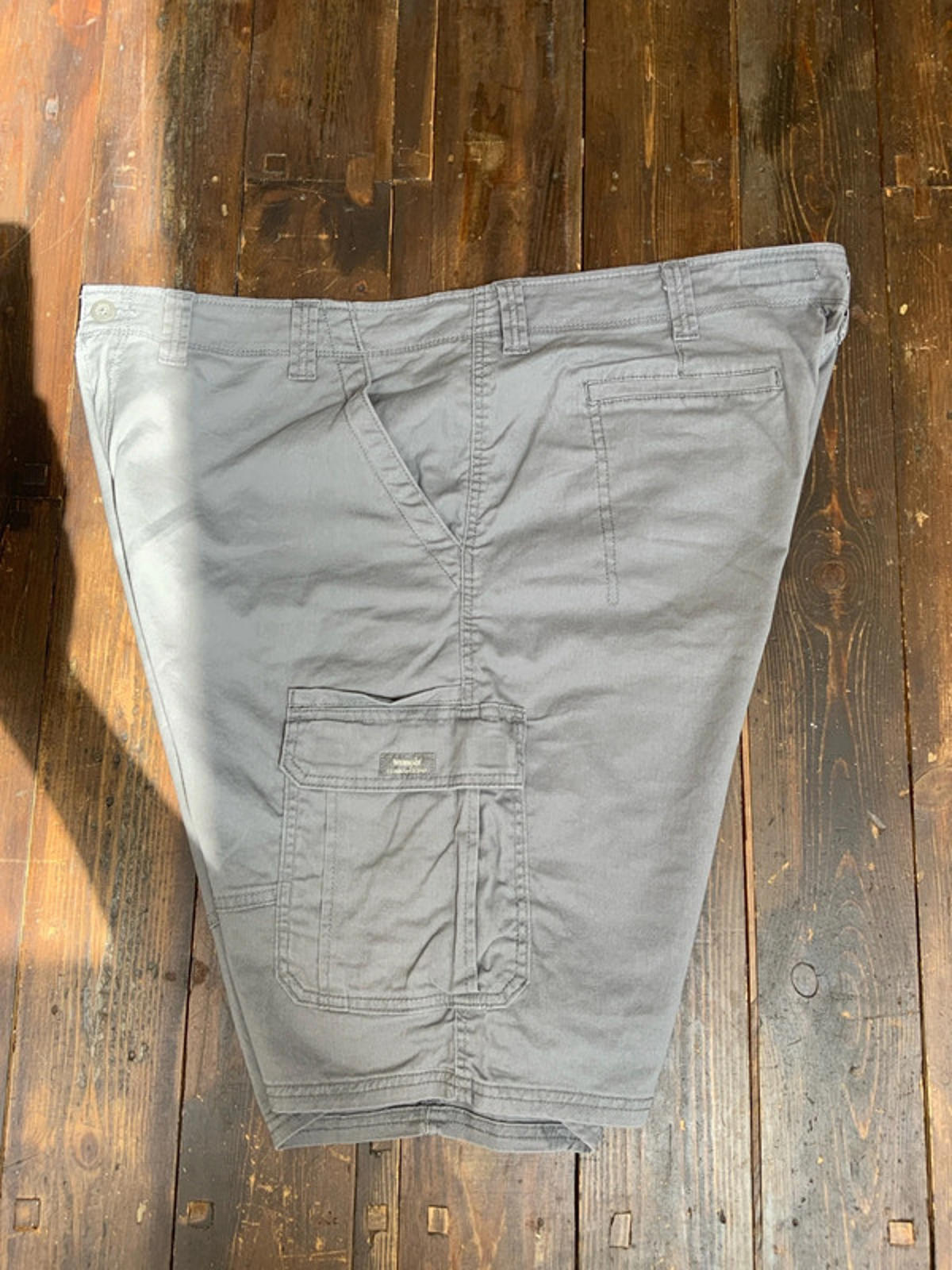 Wrangler cargo shorts 46 waist