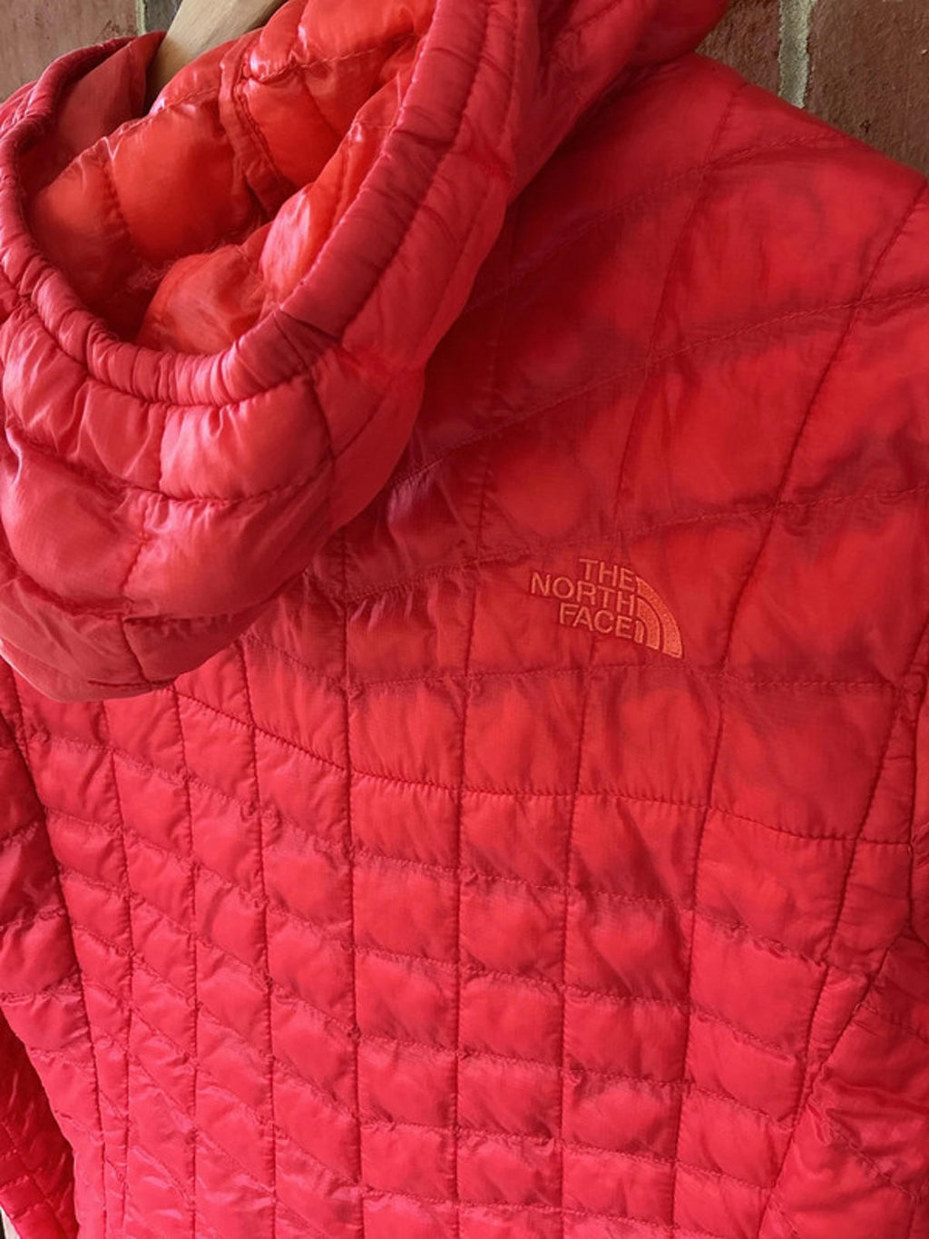 The North Face Women's Thermoball Jacket Medium Coral Very Good Condition