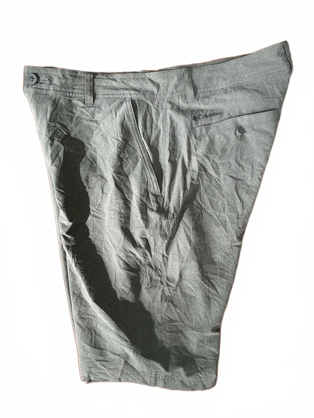 Columbia Men's Cargo Shorts Omni Shield Tech 12 inch Leg Gray Khaki Very Good