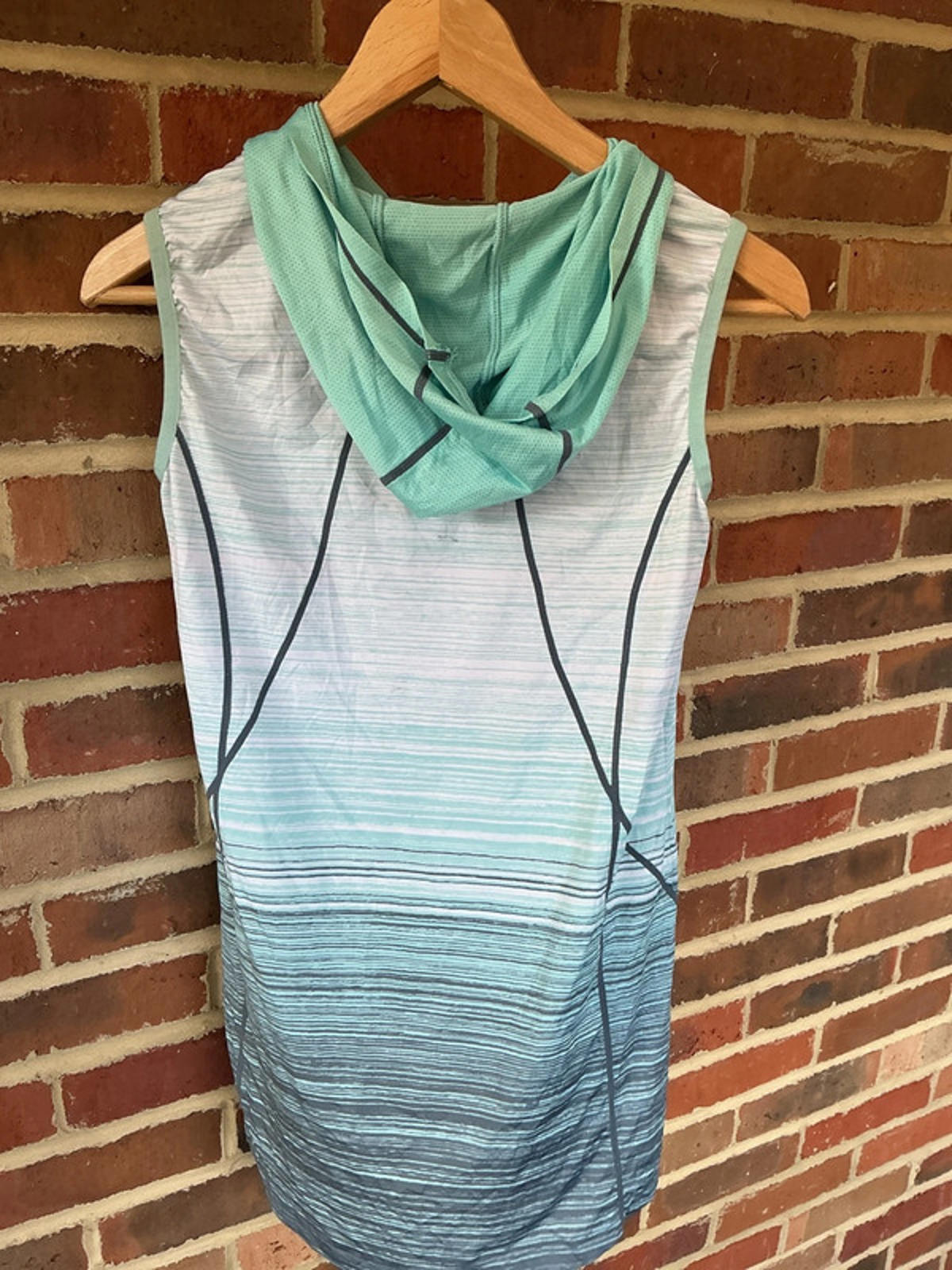 Columbia hooded vest small