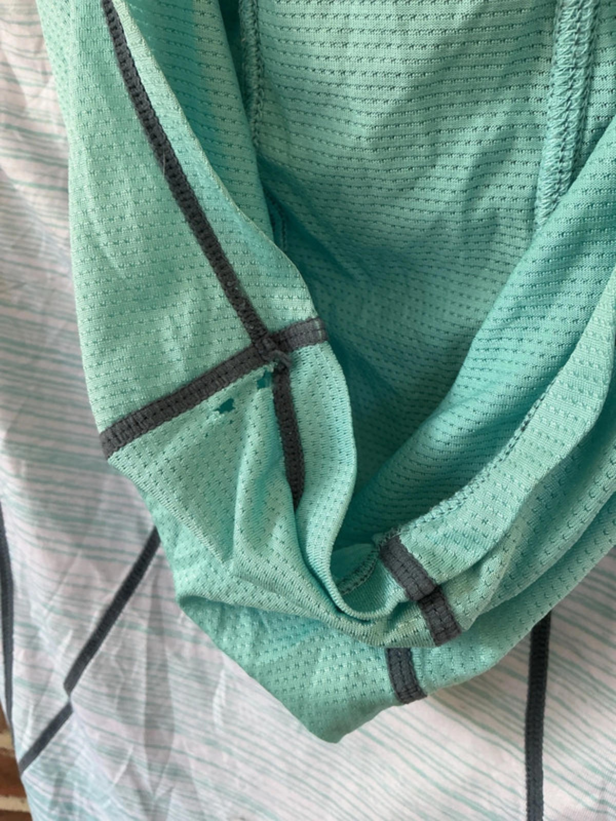 Columbia hooded vest small