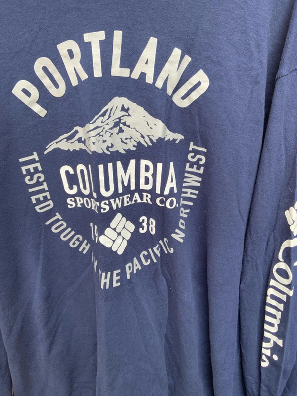 Columbia Sportswear Co. Men's XL Navy Blue Long Sleeve T-Shirt Portland