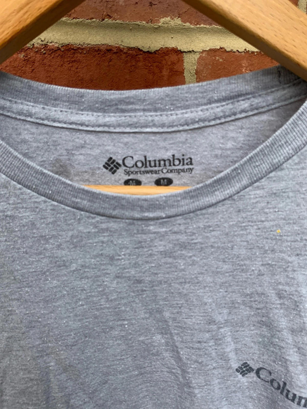 Columbia Grey Grizzly Bear Graphic T-Shirt Size M Casual Outdoor Wear