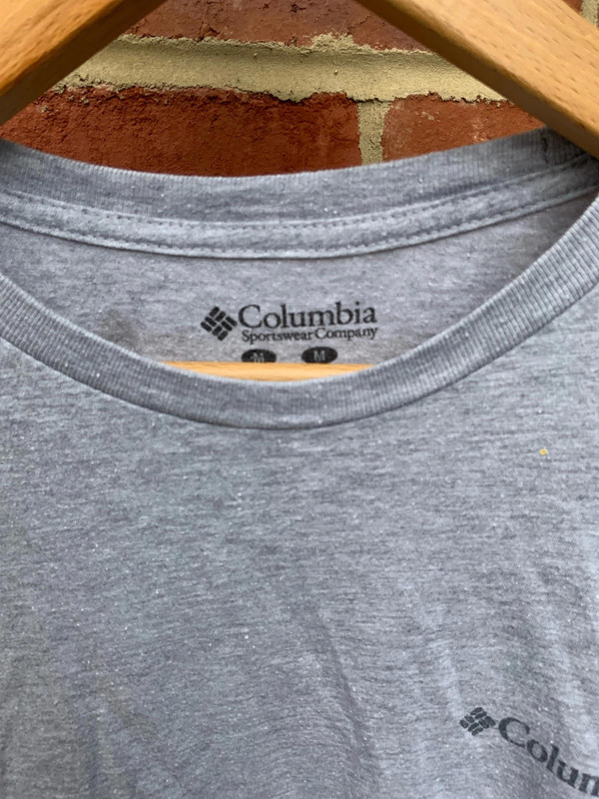 Columbia Grey Grizzly Bear Graphic T-Shirt Size M Casual Outdoor Wear