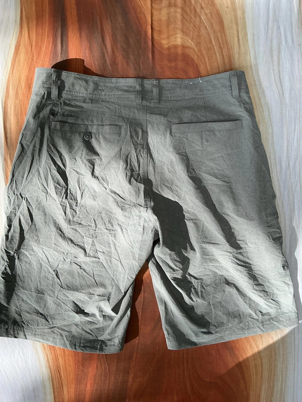 Columbia Men's Cargo Shorts Omni Shield Tech 12 inch Leg Gray Khaki Very Good