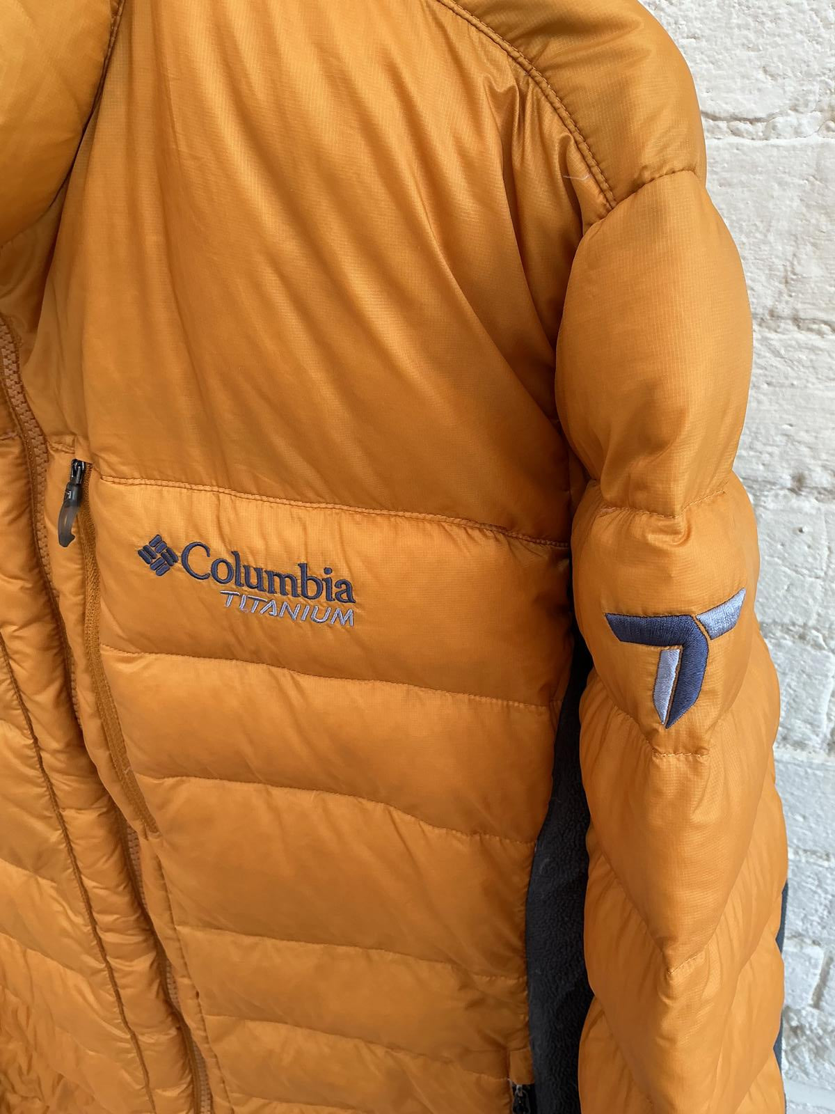 Columbia Men's Puffer Jacket in Mustard Yellow and Gray