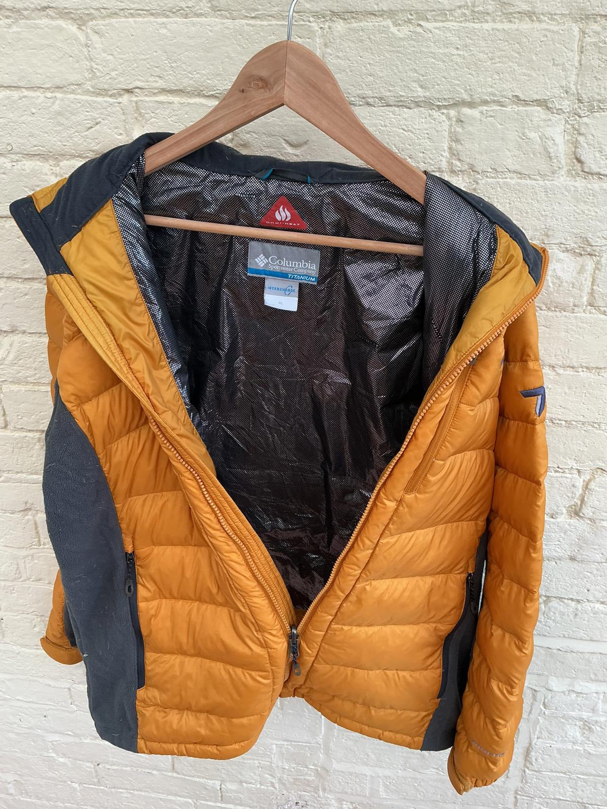 Columbia Men's Puffer Jacket in Mustard Yellow and Gray