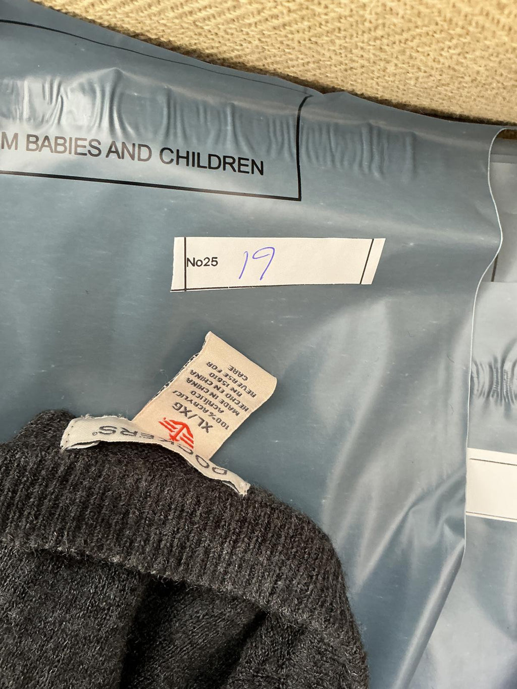 Dockers Men's V-Neck Sleeveless Sweater Vest Charcoal Grey XL/XXL