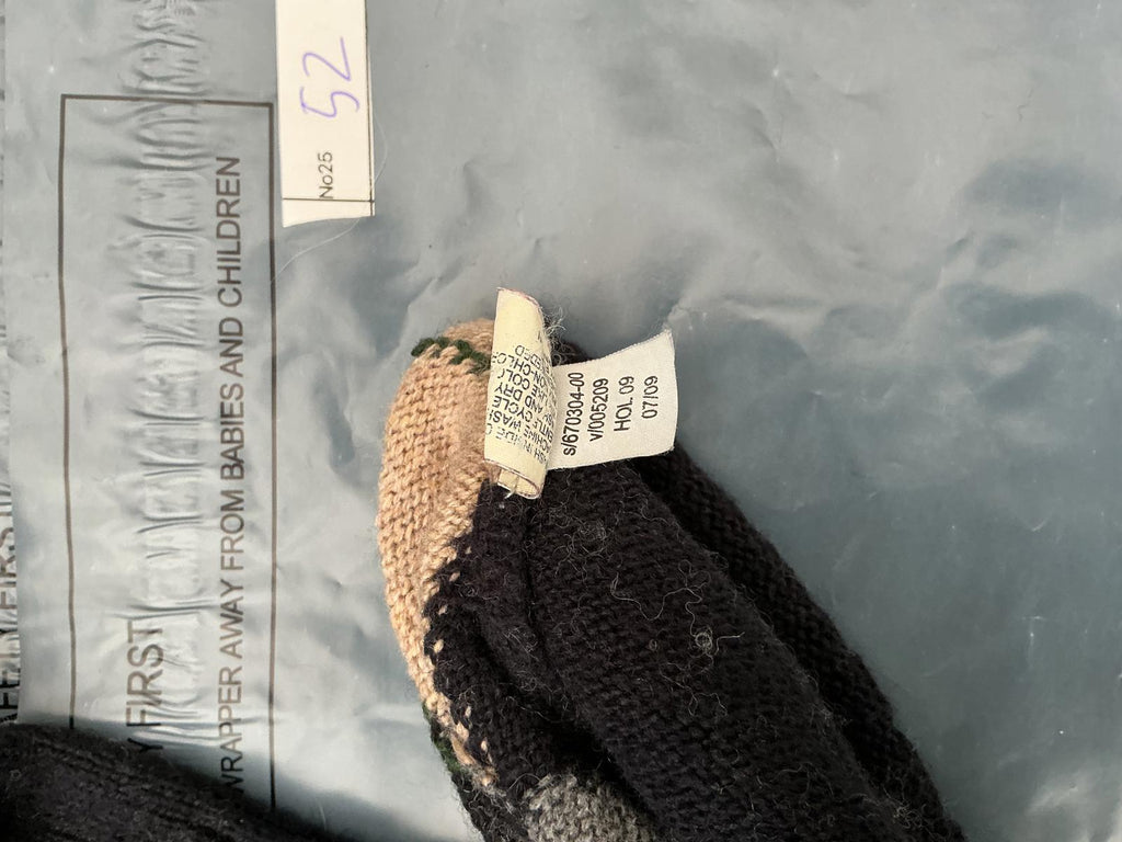 Gap Men's V-Neck Argyle Sweater Medium