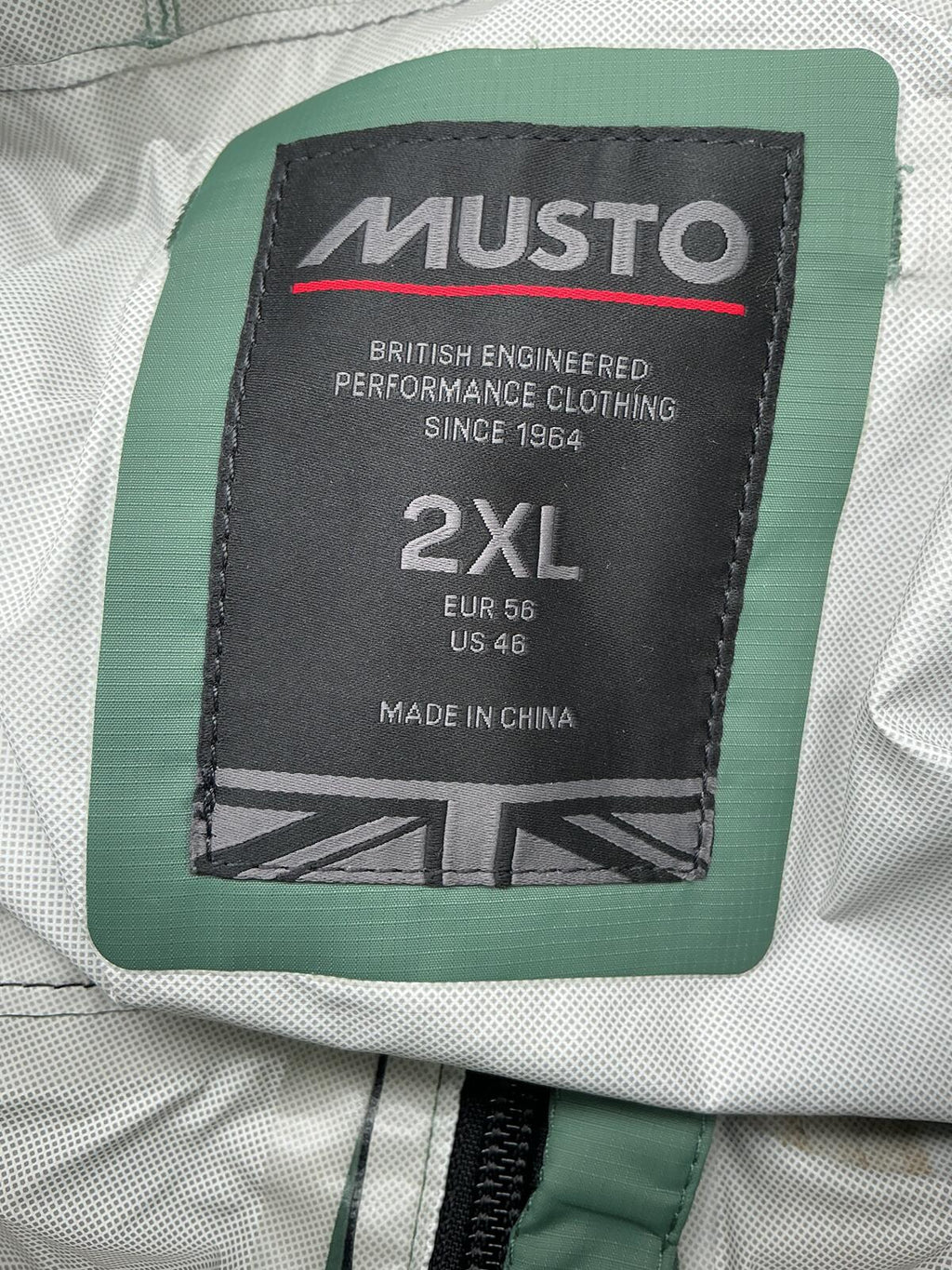 Musto Lightweight Waterproof Hooded Jacket Size Regular 2xl Green Black