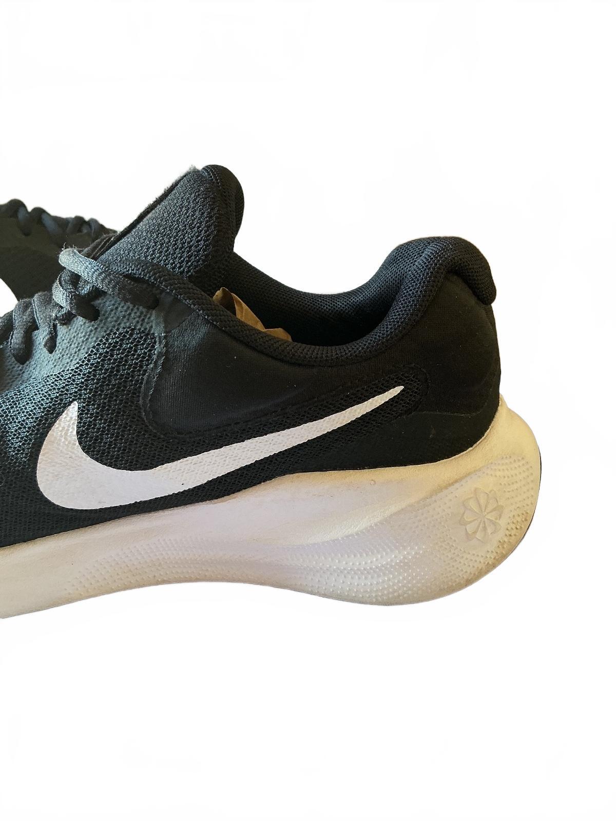 Nike Revolution black white running shoes size 4.5