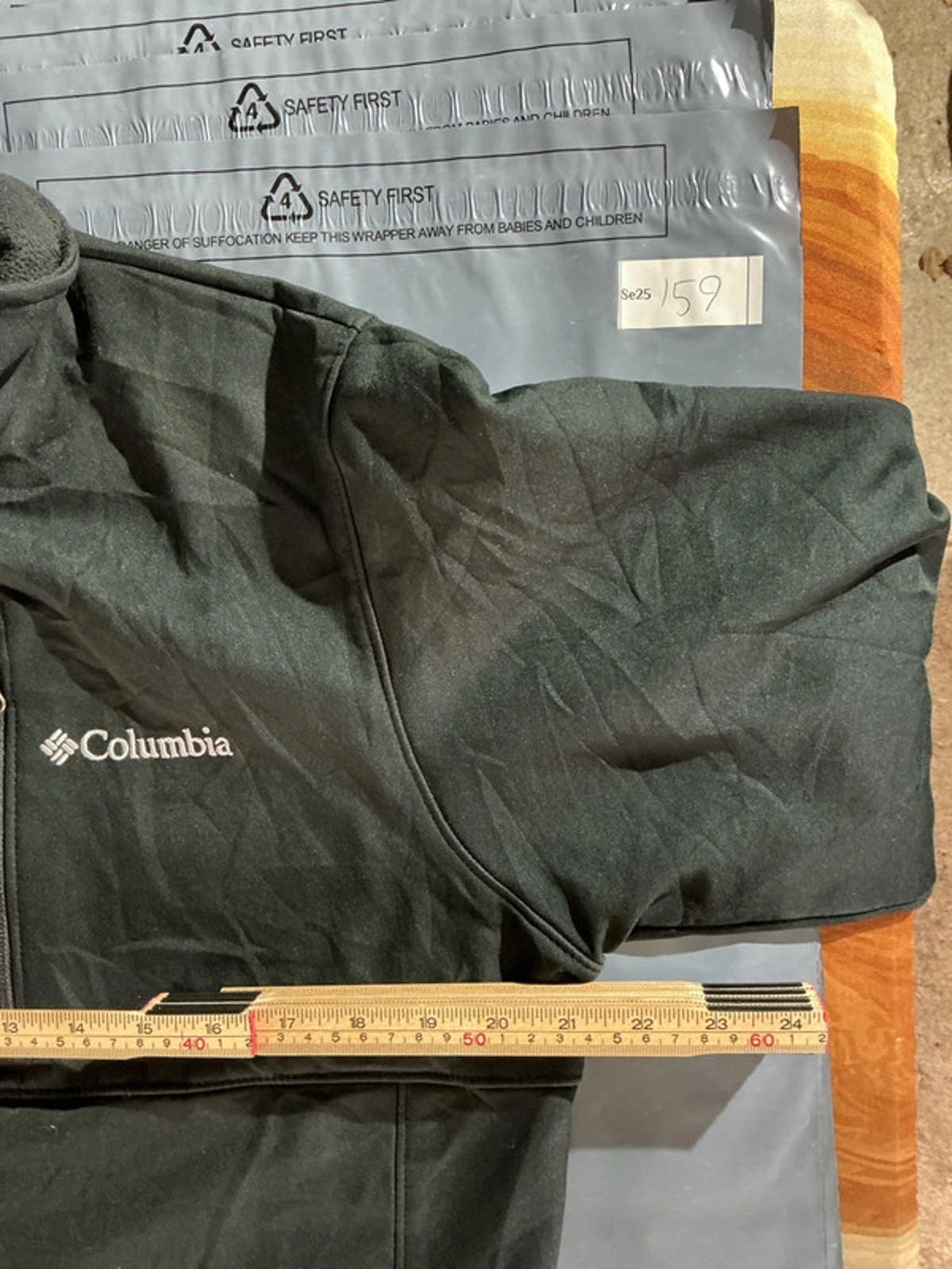 Columbia Black Softshell Jacket Size M Lightweight Outdoor Zip-Up