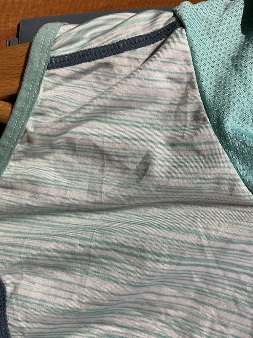 Columbia hooded vest small