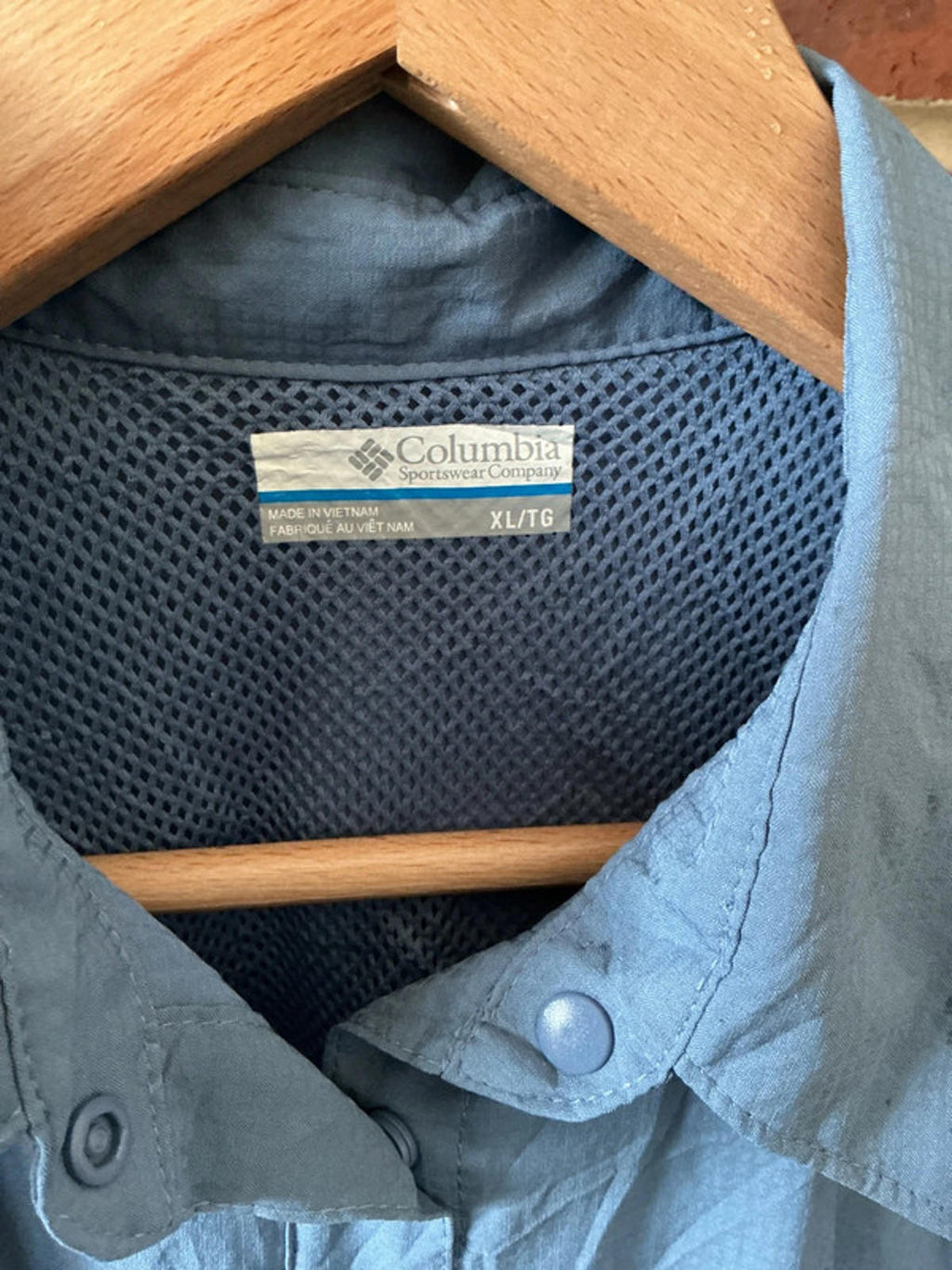 Columbia Men's Button Up Shirt Vented Back Zipped Pocket XL Light Blue Very Good