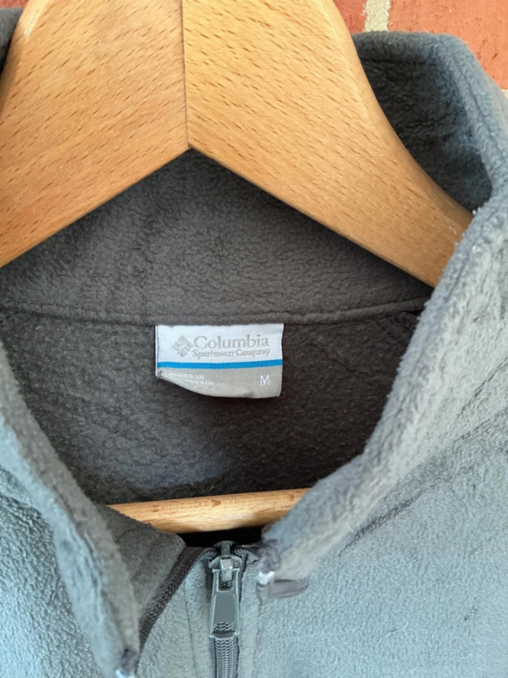 Columbia Grey and Black Fleece Jacket Size M Outdoor Casual Warm Layer