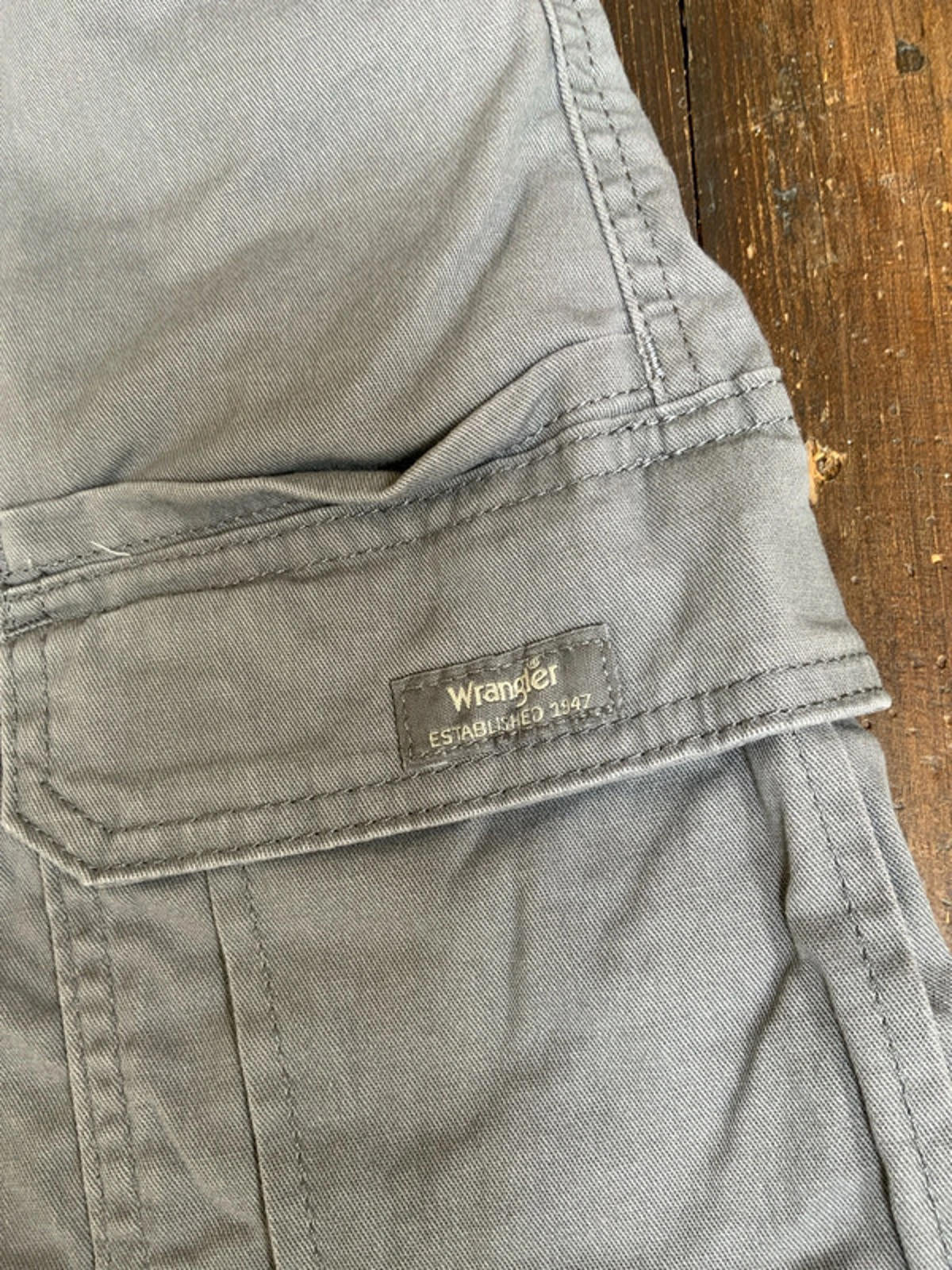 Wrangler cargo shorts 46 waist