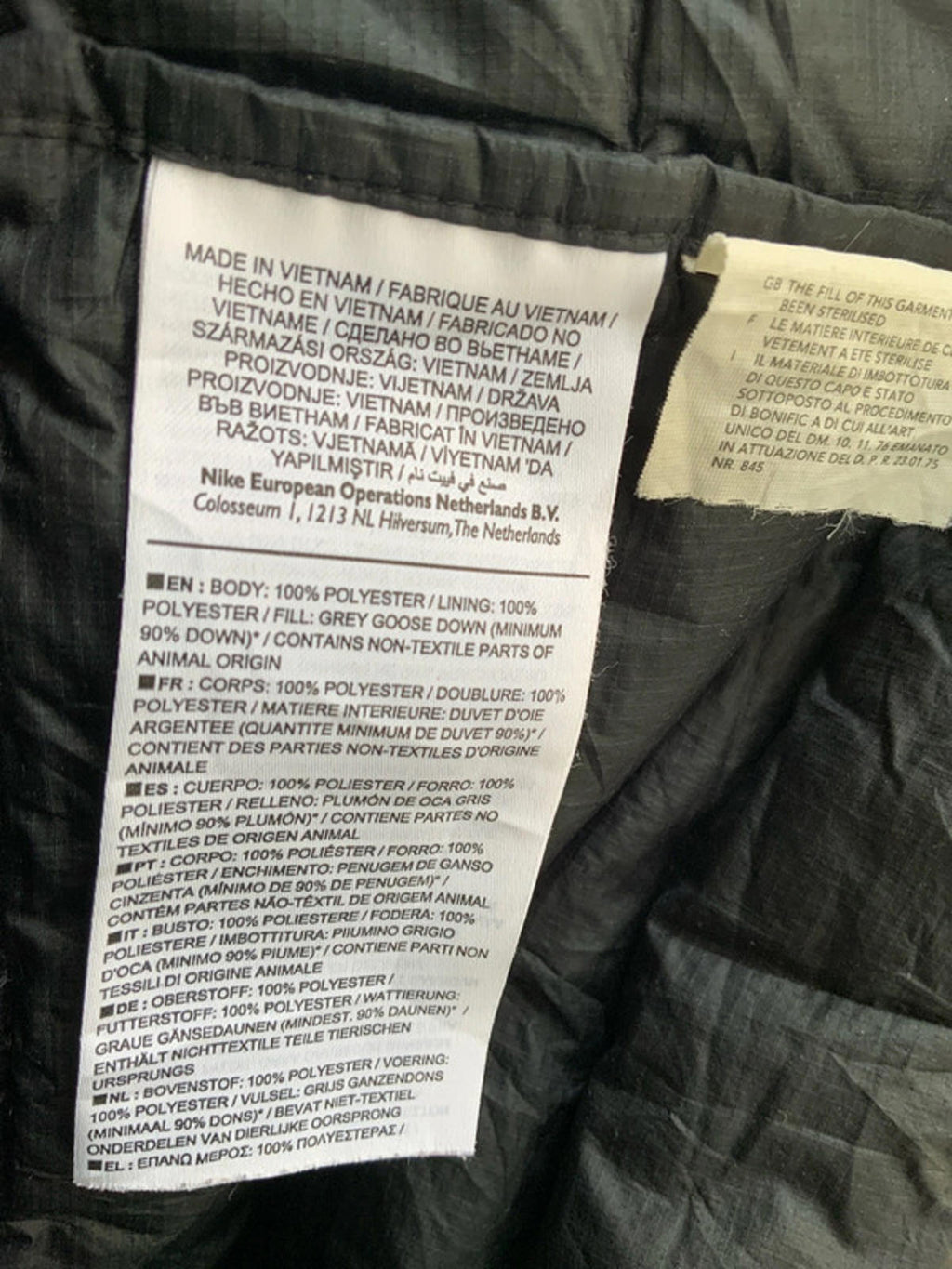 Nike Black Puffer Coat with Hood Size Regular 6 Stylish Winter Outerwear
