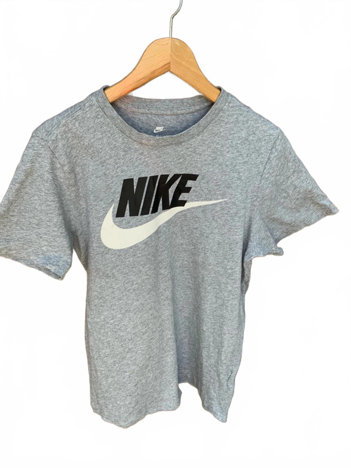 Nike T-shirt small