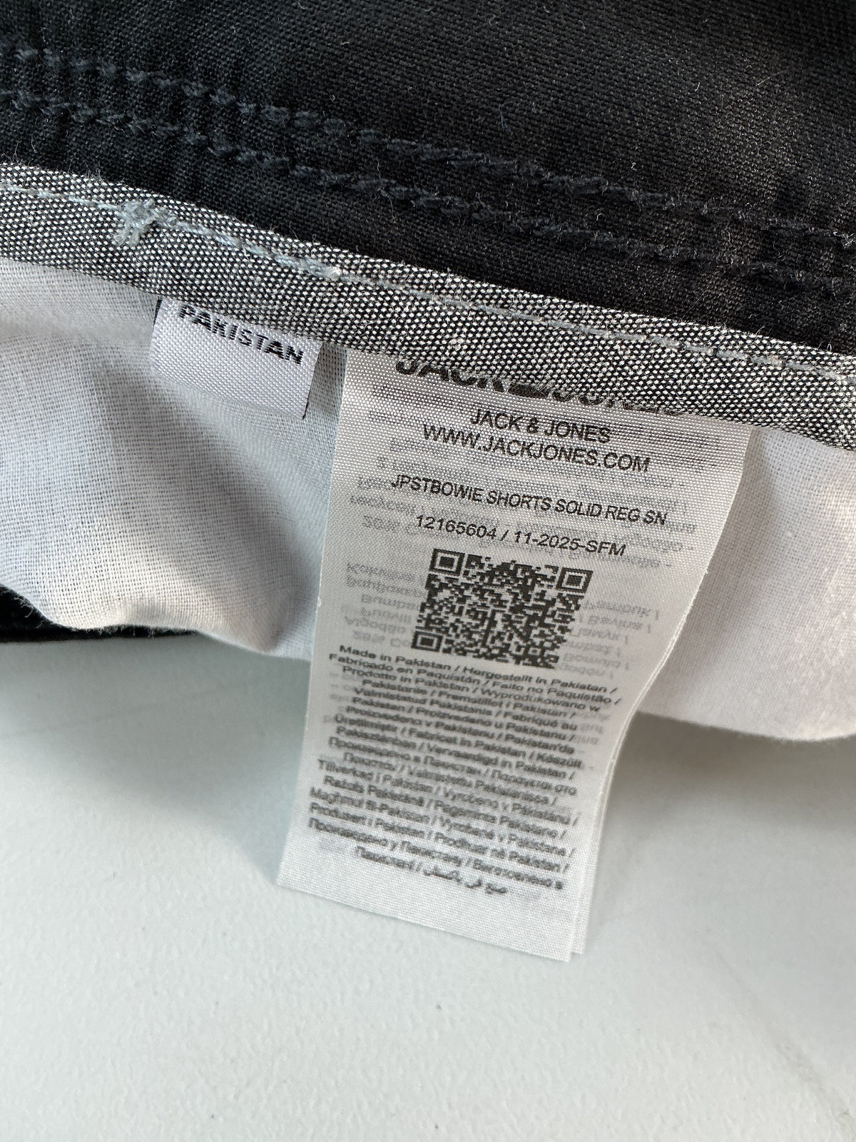 Jack & Jones Regular Length Men's Shorts XXL Black Solid Style