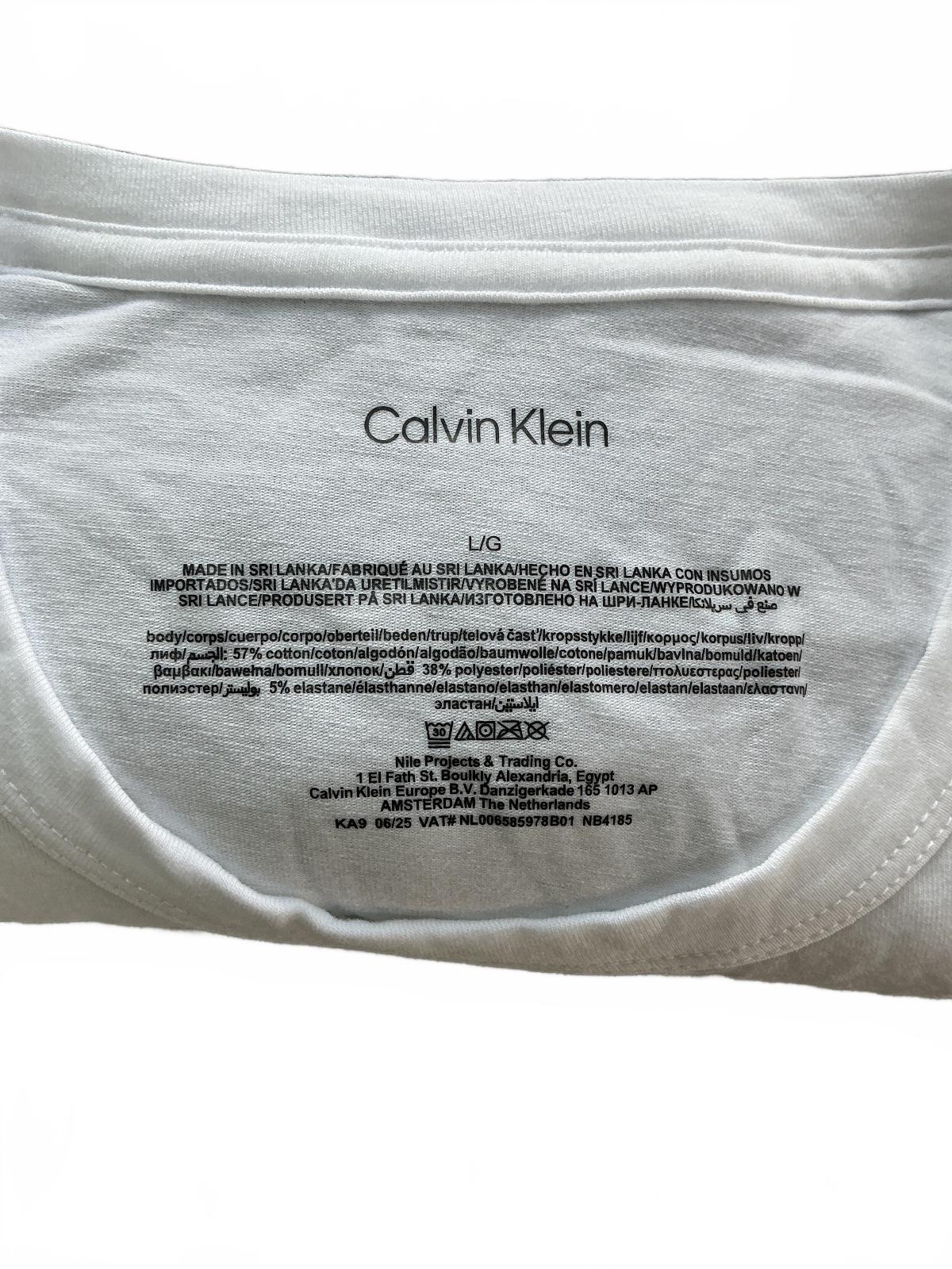 ‘New no packaging’ Calvin Klein T-Shirts Size L Multi Color