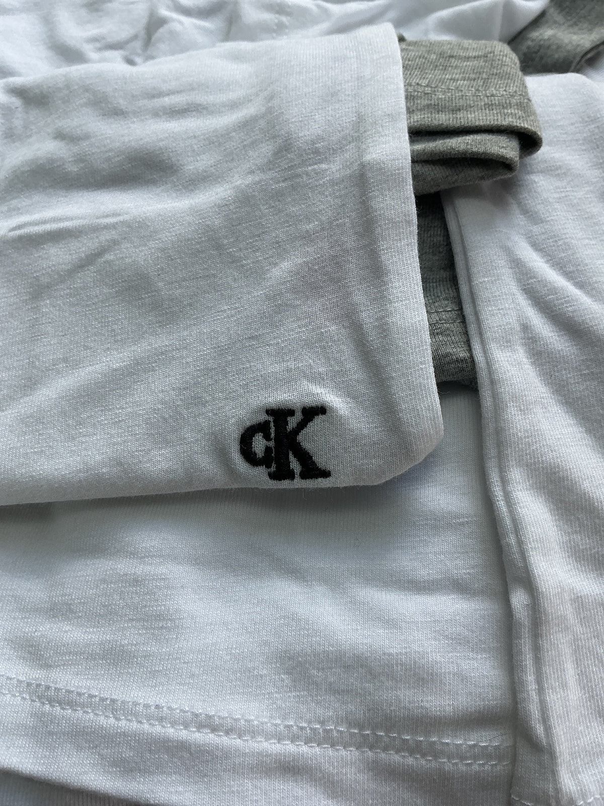 ‘New no packaging’ Calvin Klein T-Shirts Size L Multi Color