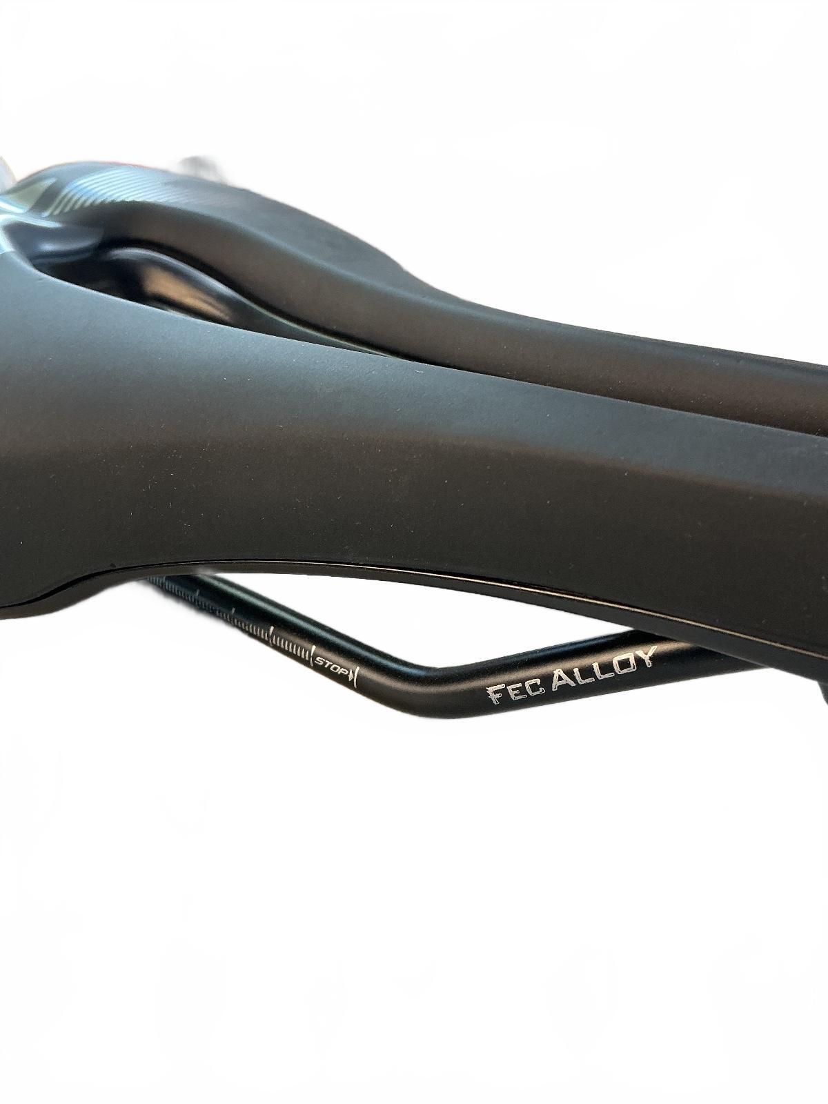 Selle Italia X-Bow Superflow Saddle: Black/Black