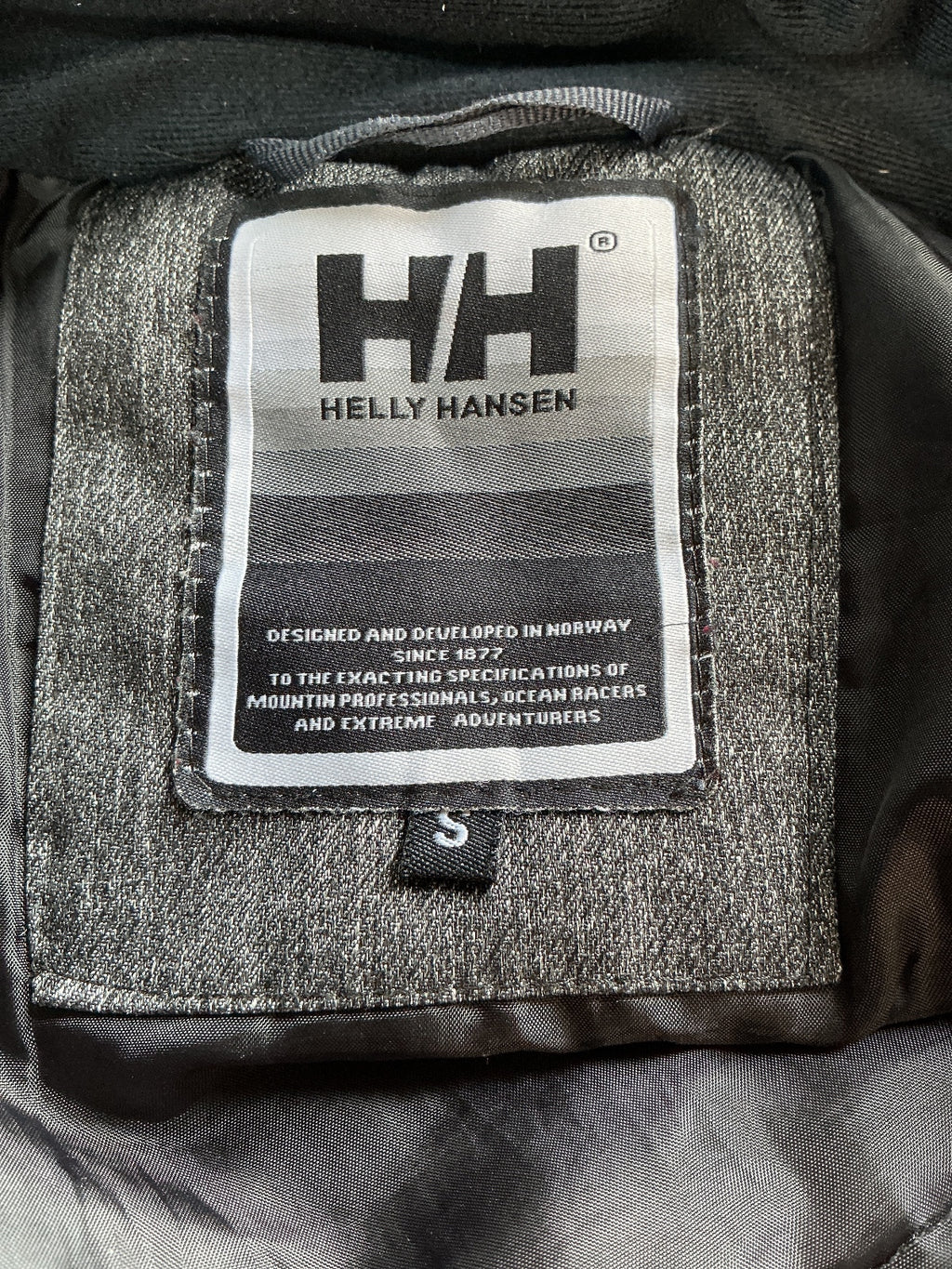 Helly Hansen Hellytech Men's S Charcoal Hooded Waterproof Insulated Winter Coat