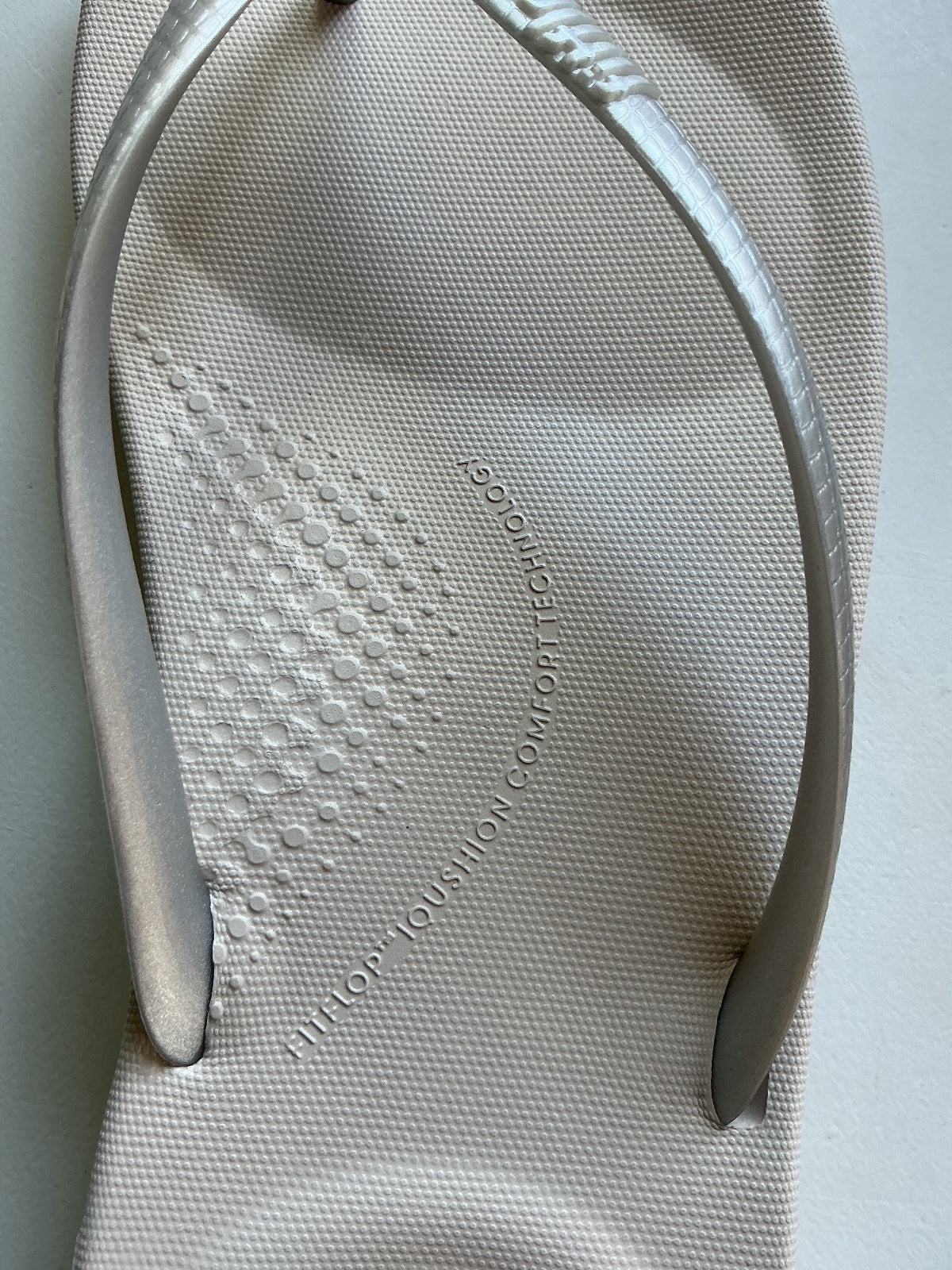 FitFlop Iqushion Ergonomic Flip-Flops Silver UK 4 EU 37 Comfortable Sandals