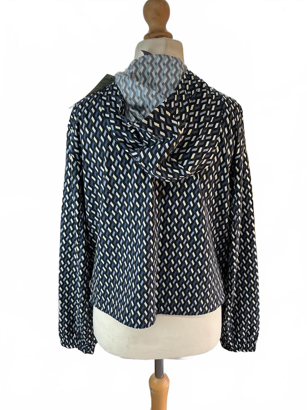 Sweaty Betty Explorer Cropped Zip Up Jacket Women S Blue Geo Print Ultra Light