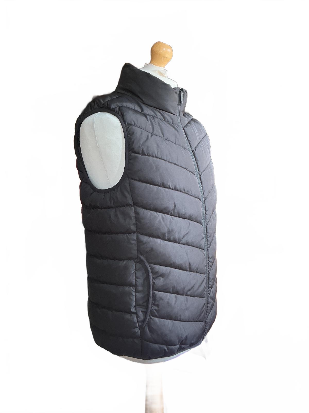 boohooMAN Men's Black Puffer Gilet Jacket Size M Warm Lightweight Vest