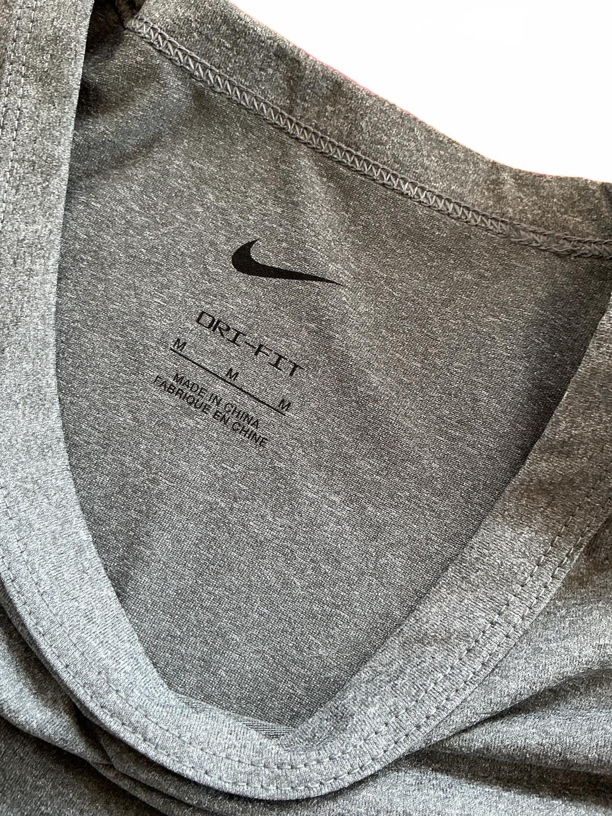 Nike Hyverse Drifit Grey Short Sleeve T-Shirt Size Regular M Casual Activewear