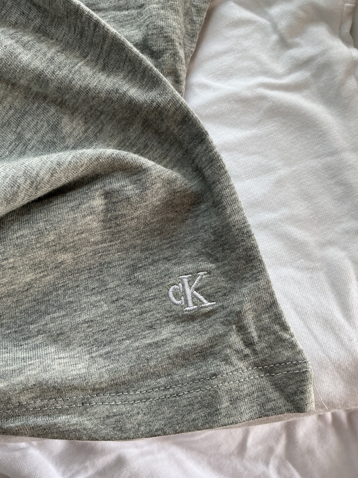 ‘New no packaging’ Calvin Klein T-Shirts Size L Multi Color
