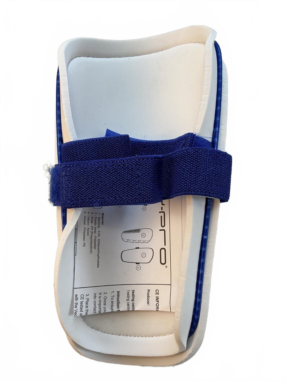Chelsea FC Youth Medium Slip-In Shinguards Size M