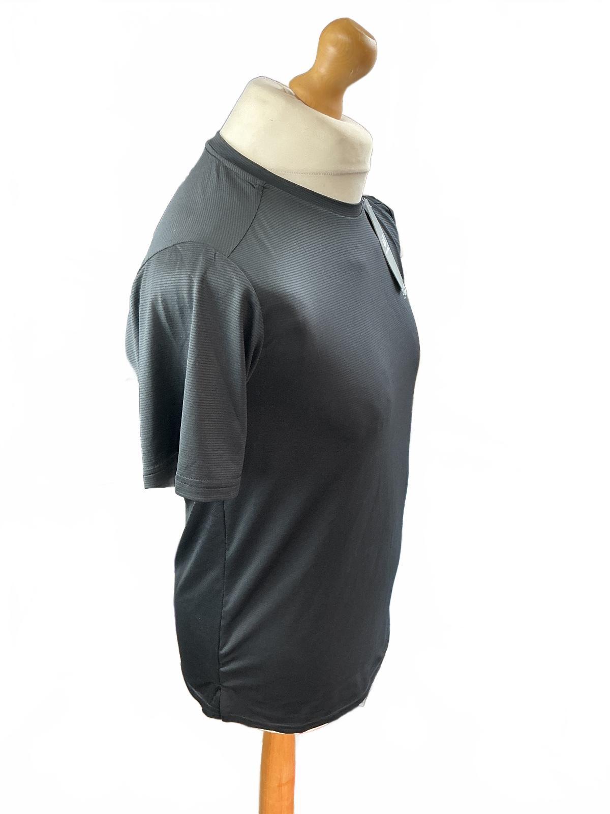 New Balance NB Dry Men's Small Black Fast Drying Moisture Wicking T-Shirt