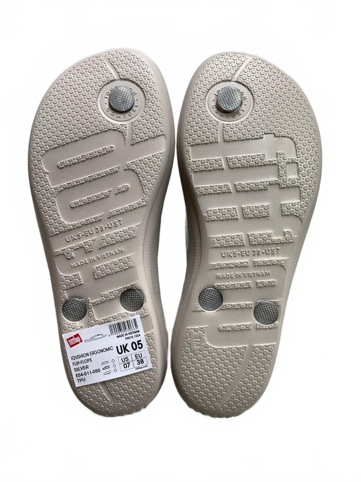 FitFlop Iqushion Ergonomic Flip-Flops Silver UK 5 Comfortable Sandals
